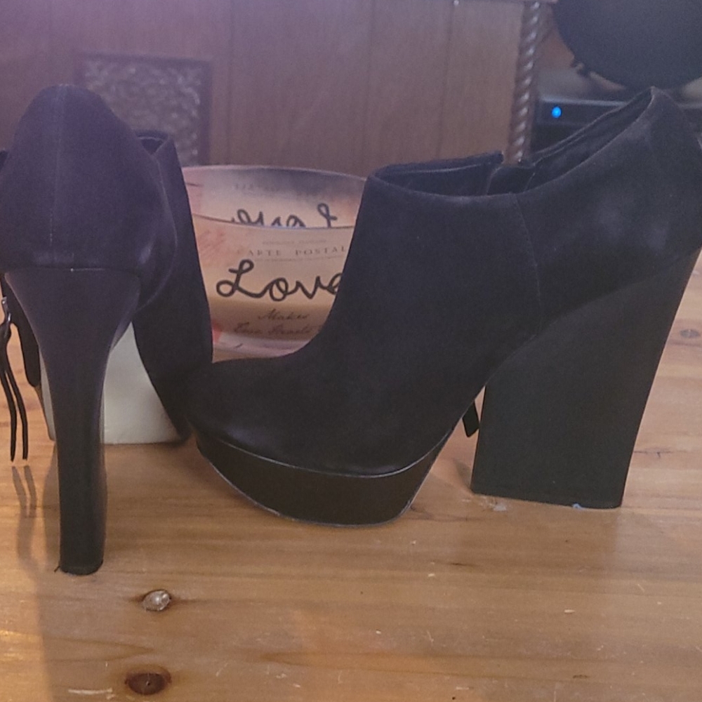 Shoes - Picture 2 of 2